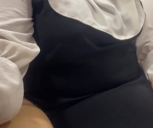Merdiven altı dul komşumu teselli ettim