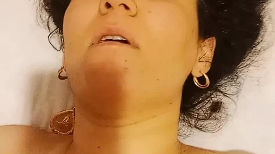 Yaşlı Kahpeyi Kanepeye Yatırıp Üstünde Deli Gibi Tepindi